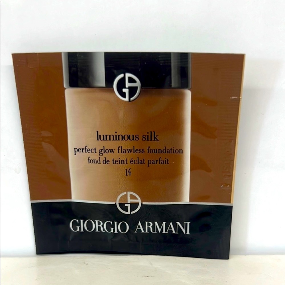 Giorgio Armani Luminous Silk Foundation - Tan #14 Sample